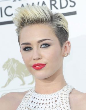 Miley Cyrus Boyu, Kilosu, Doğum, Saç rengi, Göz rengi