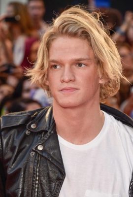 Cody Simpson Wzrost, Waga, Data urodzenia, Kolor włosów, Kolor oczu