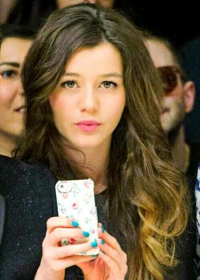 Eleanor Calder Height, Weight, Birthday, Hair Color, Eye Color