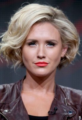 Nicky Whelan Height, Weight, Birthday, Hair Color, Eye Color