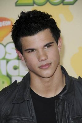 Taylor Lautner Height, Weight, Birthday, Hair Color, Eye Color