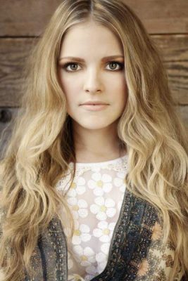 Sarah-Jeanne Labrosse Height, Weight, Birthday, Hair Color, Eye Color