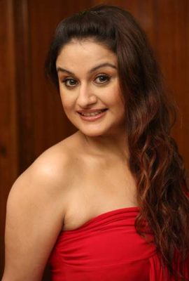 Sonia Agarwal Height, Weight, Birthday, Hair Color, Eye Color