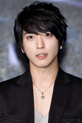 Yong-hwa Jung Height, Weight, Birthday, Hair Color, Eye Color