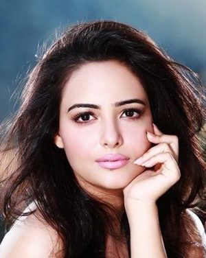 Aanchal Munjal Height, Weight, Birthday, Hair Color, Eye Color
