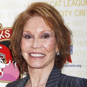 Mary Tyler Moore Height, Weight, Birthday, Hair Color, Eye Color
