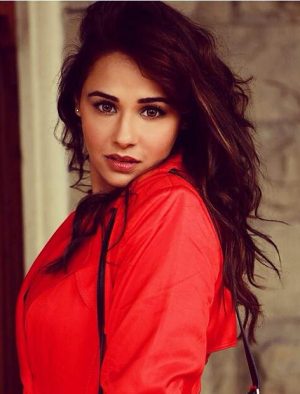 Mandy Takhar Height, Weight, Birthday, Hair Color, Eye Color