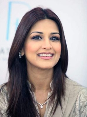 Sonali Bendre Height, Weight, Birthday, Hair Color, Eye Color