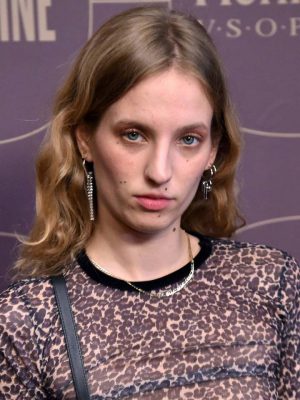 Petra Collins Height, Weight, Birthday, Hair Color, Eye Color