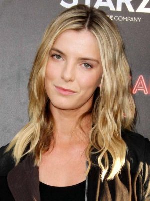 Betty Gilpin Height, Weight, Birthday, Hair Color, Eye Color