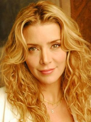 Christine Fernandes Height, Weight, Birthday, Hair Color, Eye Color