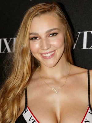 Kendra Sunderland Height, Weight, Birthday, Hair Color, Eye Color