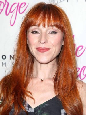 Ruth Connell Height, Weight, Birthday, Hair Color, Eye Color
