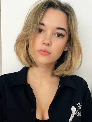 Sarah Snyder Height, Weight, Birthday, Hair Color, Eye Color
