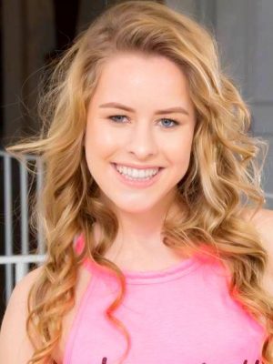 Lilly Ford Height, Weight, Birthday, Hair Color, Eye Color