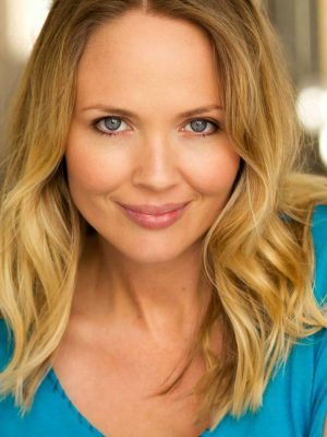 Lara Cox Height, Weight, Birthday, Hair Color, Eye Color