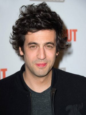 Max Boublil Height, Weight, Birthday, Hair Color, Eye Color