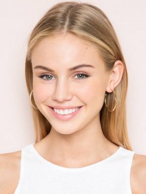 Scarlett Leithold Height, Weight, Birthday, Hair Color, Eye Color
