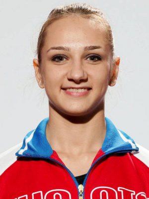 Viktoria Komova Taille, Poids, Date de naissance, Couleur des cheveux, Couleur des yeux
