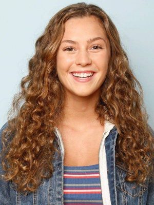 Chloe Lang Height, Weight, Birthday, Hair Color, Eye Color
