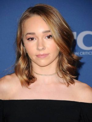 Holly Taylor Height, Weight, Birthday, Hair Color, Eye Color