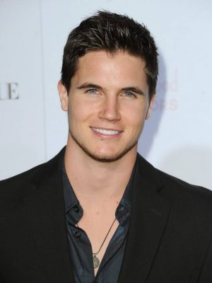 Robbie Amell Height, Weight, Birthday, Hair Color, Eye Color