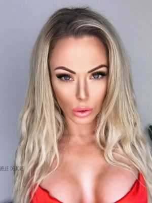 Isabelle Deltore Height, Weight, Birthday, Hair Color, Eye Color