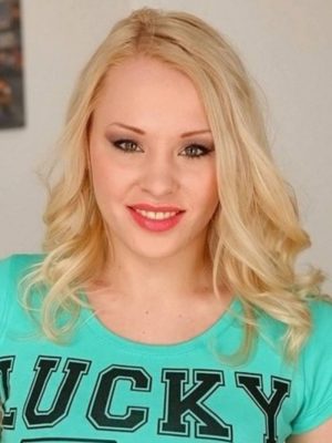 Lola Taylor Height, Weight, Birthday, Hair Color, Eye Color