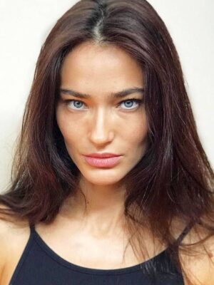 Saadet Aksoy Height, Weight, Birthday, Hair Color, Eye Color