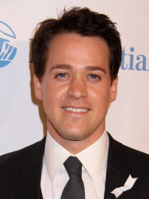 T. R. Knight Height, Weight, Birthday, Hair Color, Eye Color