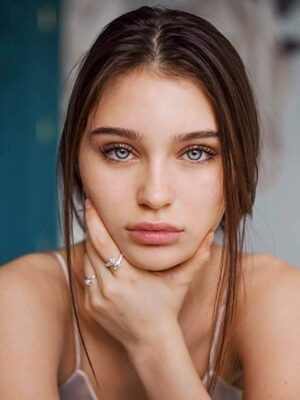 Sophi Knight Height, Weight, Birthday, Hair Color, Eye Color