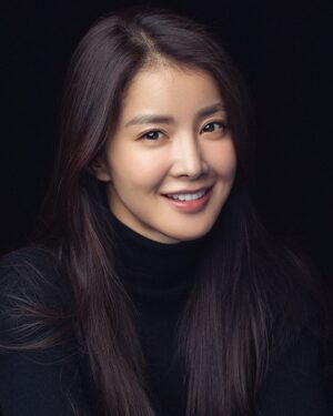 Lee Si Young Height, Weight, Birthday, Hair Color, Eye Color